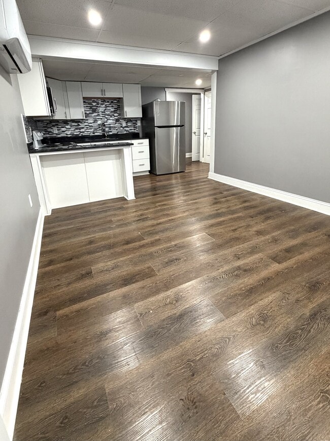 Photo - 6725 Indus Way