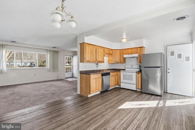 Photo - 1469 Cedarhurst Rd