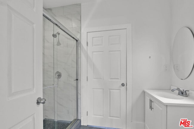 Building Photo - 1340 W 30th St Unit ADU Rental