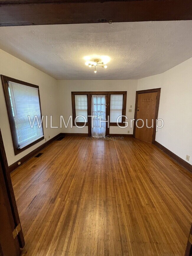 Photo - 537 E 11th St Unidad Apartment 1