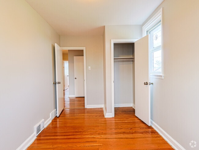Building Photo - 960 Tyson Ave Rental