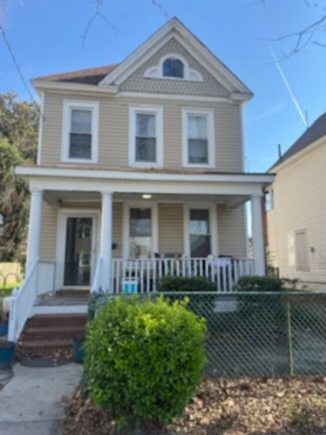 Beautiful House for Rent with Large Yard! - Beautiful House for Rent with Large Yard!