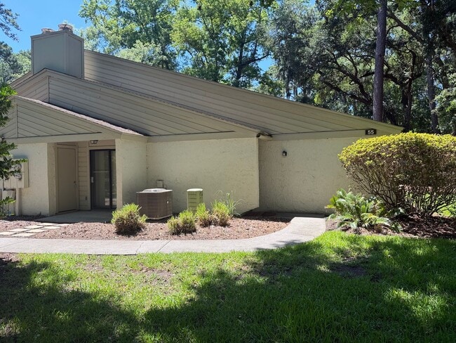Building Photo - Remodeled One-Level Condo at Woodlake Unit 55