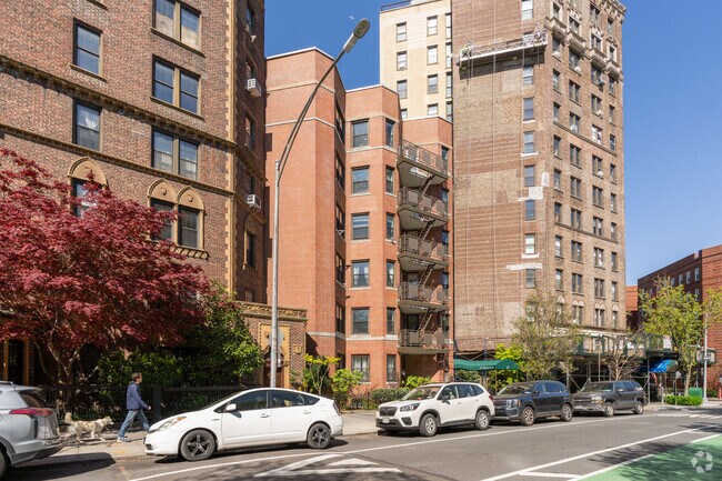 Photo - 45 Plaza St W