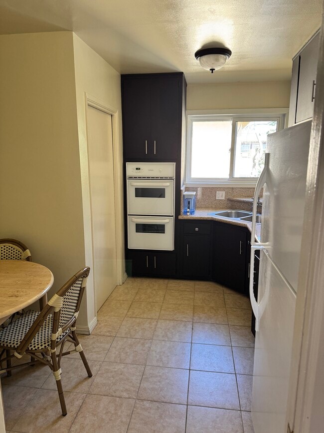 Photo - 1286 W 36th St Unidad 3