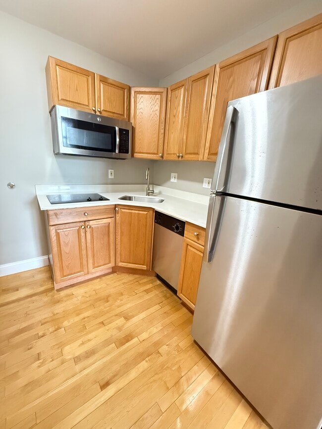 Building Photo - 312 Shirley St Unit 200