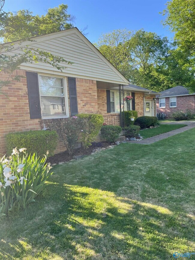 Photo - 612 Drummond Rd SW