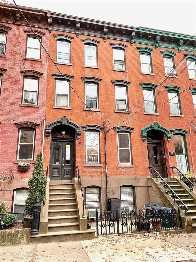 Building Photo - 221 8th St Unit 3 Rental