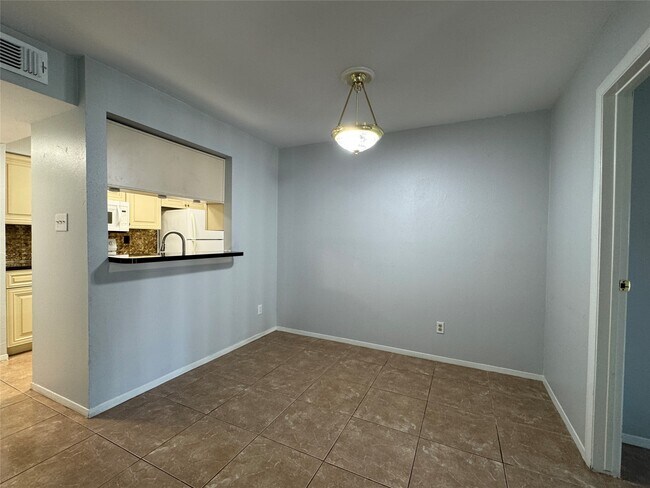 Photo - 4001 E NASA Pkwy Unidad 140