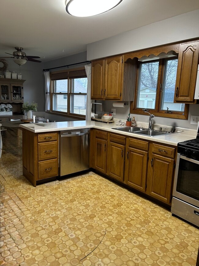 Photo - 2010 Richard St