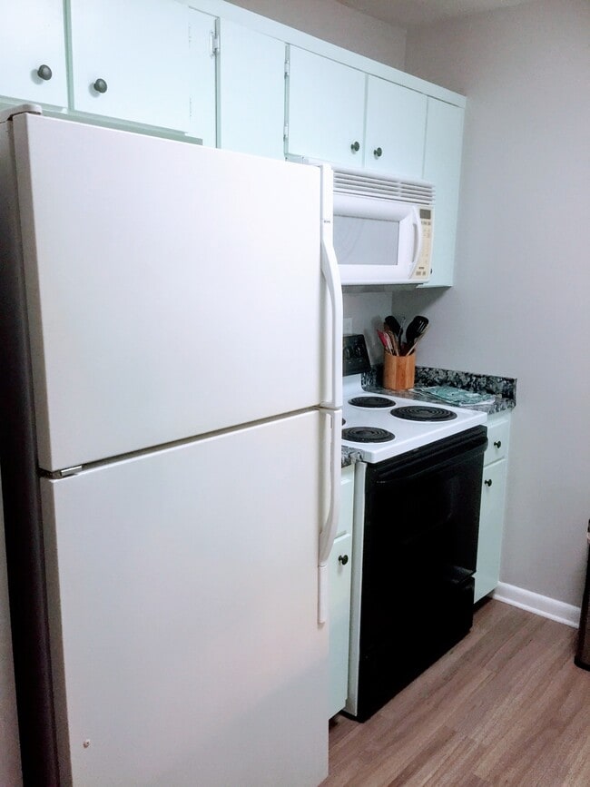 Kitchen - 3124 US HWY 441 SE Unit E3