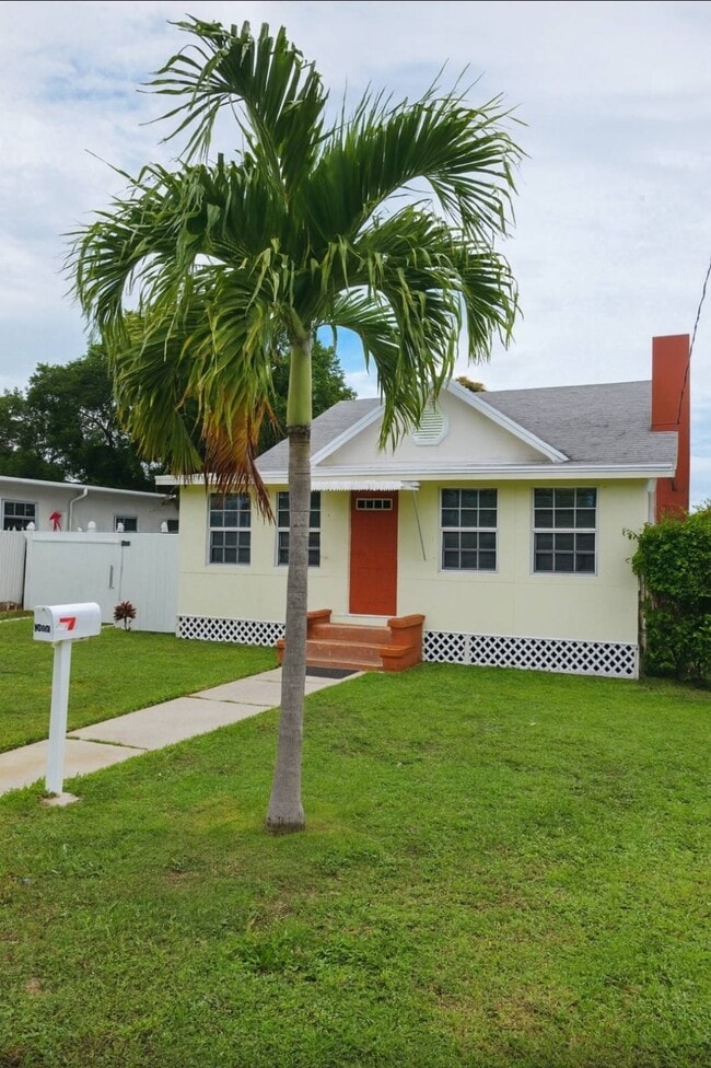 Building Photo - 3115 SW 25th Ter Rental
