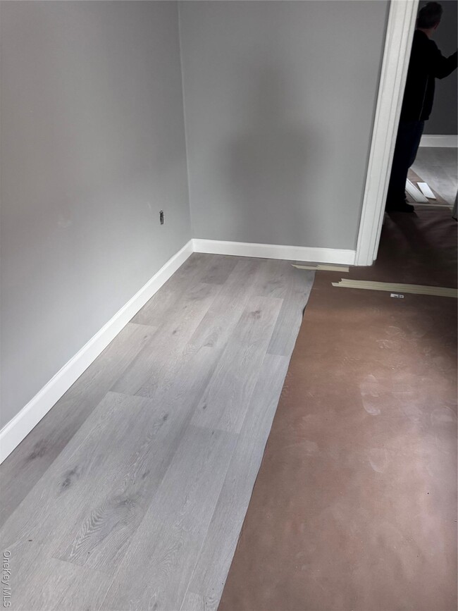 Photo - 70-15 66th St