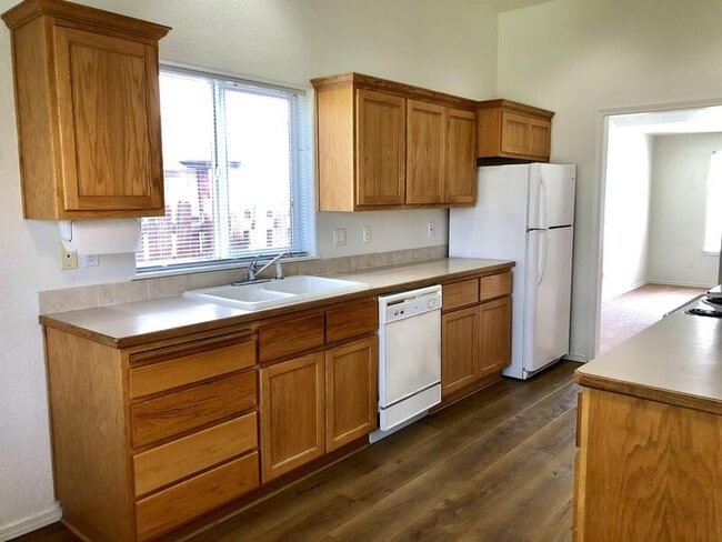 Photo - 735 NE Negus Pl