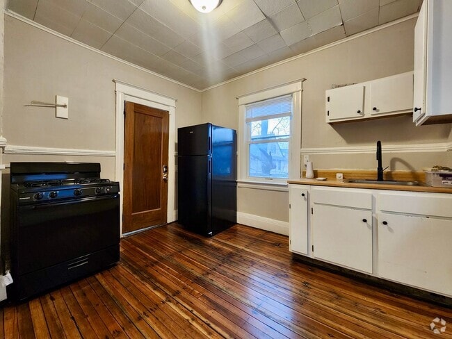 Building Photo - 11-13 Sawyer Street Unit 11 Sawyer Street UP Rental
