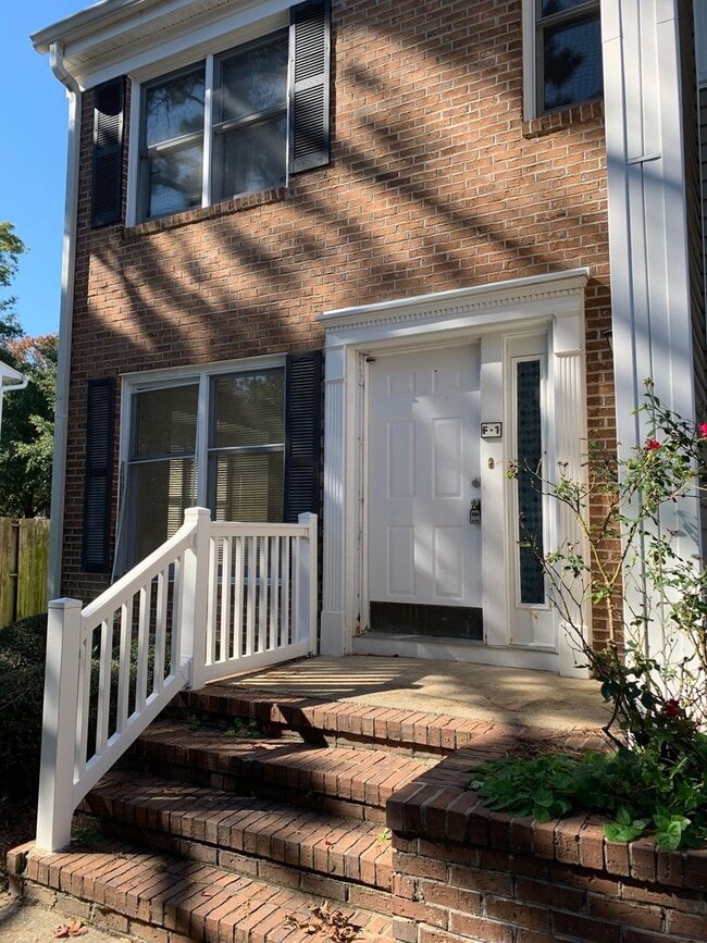 Building Photo - 2-Bedroom, 1.5-Bath town house