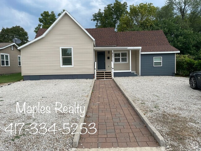 Building Photo - 3 Bedroom, 2 Bath Home in Downtown Branson...