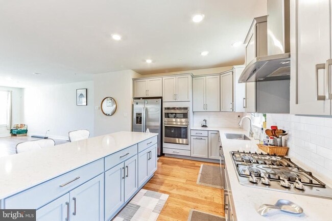 Photo - 130 Livingston Ln