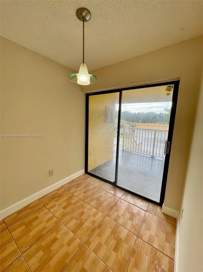 Photo - 500 NW 210th St Unidad 200