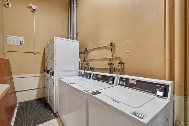 Photo - 319 N Salina St