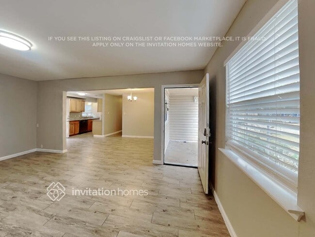 Photo - 102 Whitham St