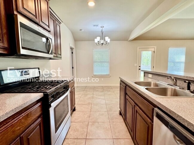 Photo - 124 N Division St