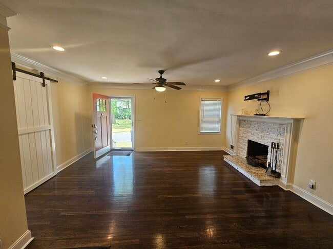 Photo - 276 Frasier St SE