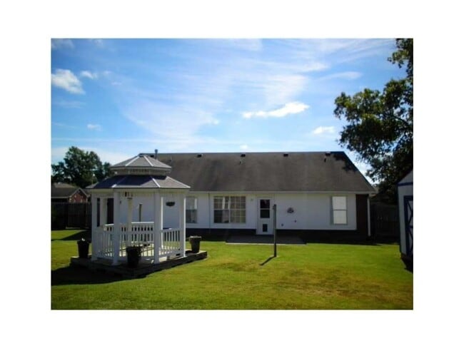 Photo - Nice 3 Bed 2 Bath House. Yard Care Included. Gas Heat & Hot Water