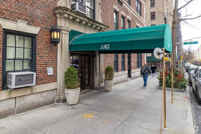 Photo - 1165 Park Ave