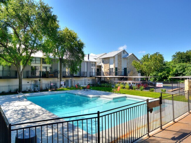 Townhollow Apartments