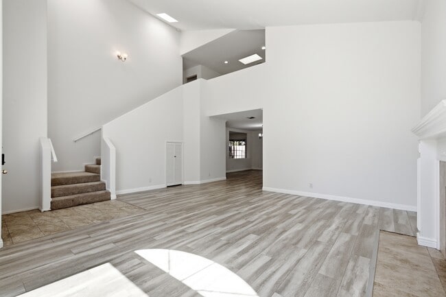 Photo - 19250 W Oxnard St Unit 19250
