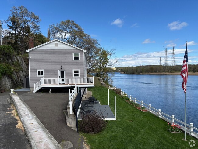 Building Photo - 250 River Rd Rental