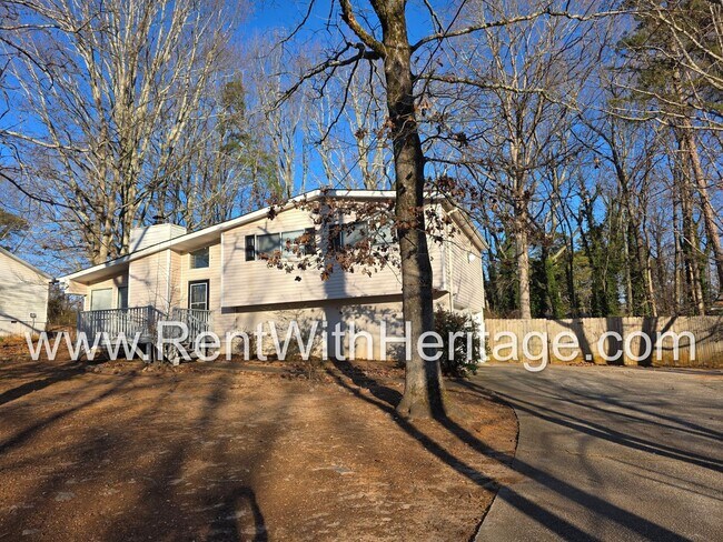 Photo - Amazing 3 Bedroom/ 2 Bath Home / Spacious Livingroom /  Flex Room / 1/2 Acre / Fenced Yard / Grea...