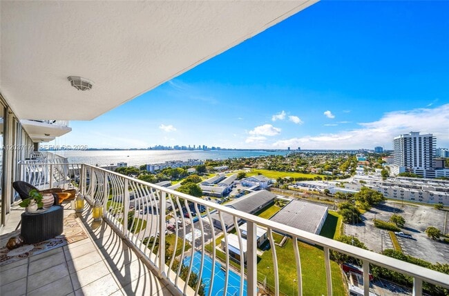 Photo - 7601 E Treasure Dr Unidad 1802