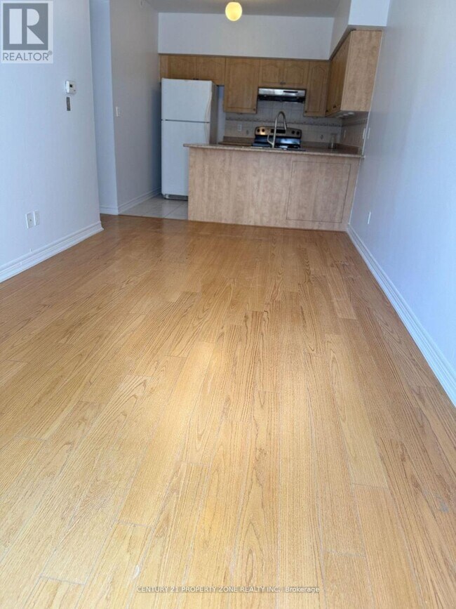 Photo - 1496 Victoria Park Ave