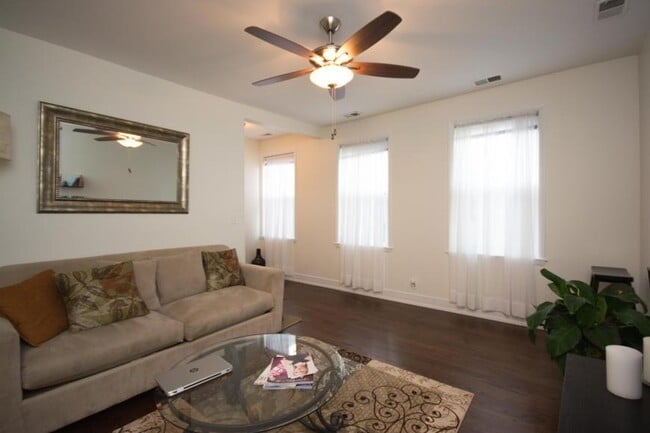 Building Photo - 3 bedroom in Chicago IL 60614 Unit 1R Rental