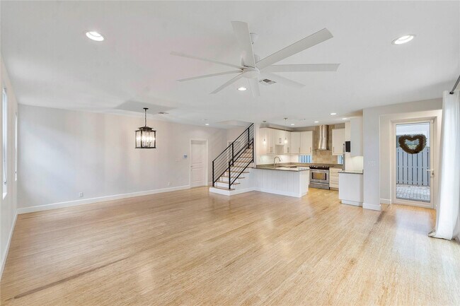 Photo - 825 NE 17th Way