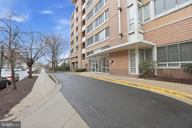 Building Photo - 350 G St SW Unit N217