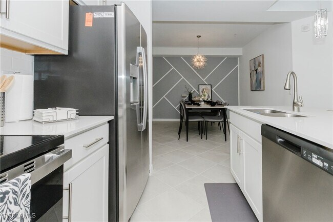 Building Photo - 15285 Grn Acrs Ave Unit 418 Rental