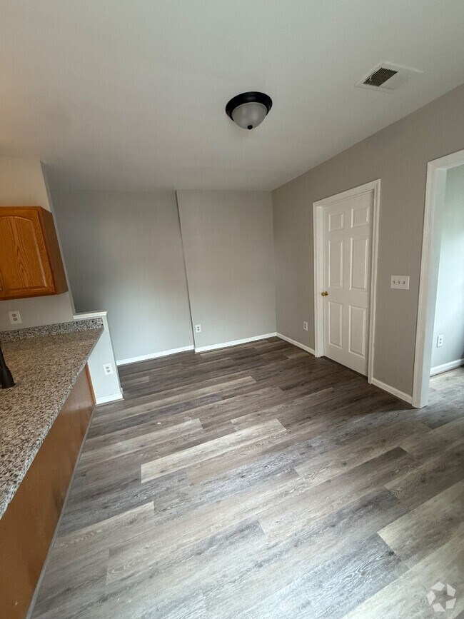 Building Photo - 843 Lanvale St Rental
