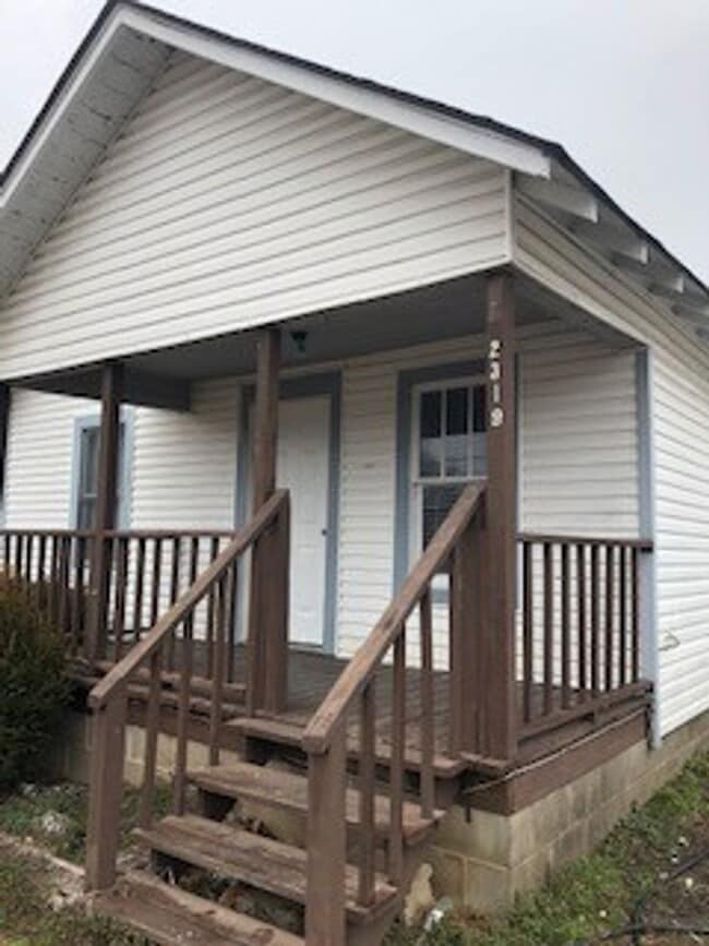 Building Photo - TWO BEDROOM/ONE BATH HOME