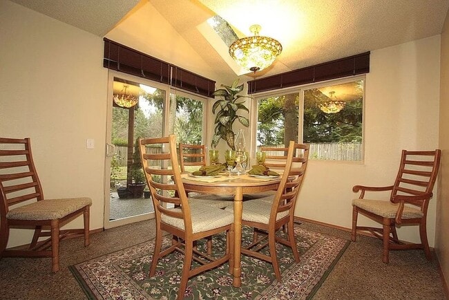 Photo - 4Bd/2.5Ba Kirkland House