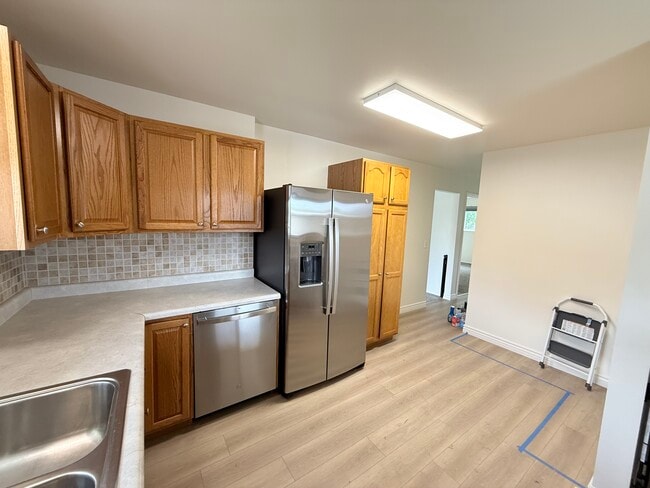 Room for a in kitchen table - 466 E 13800 S