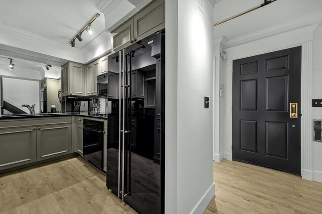 Photo - 992 Neil Ave