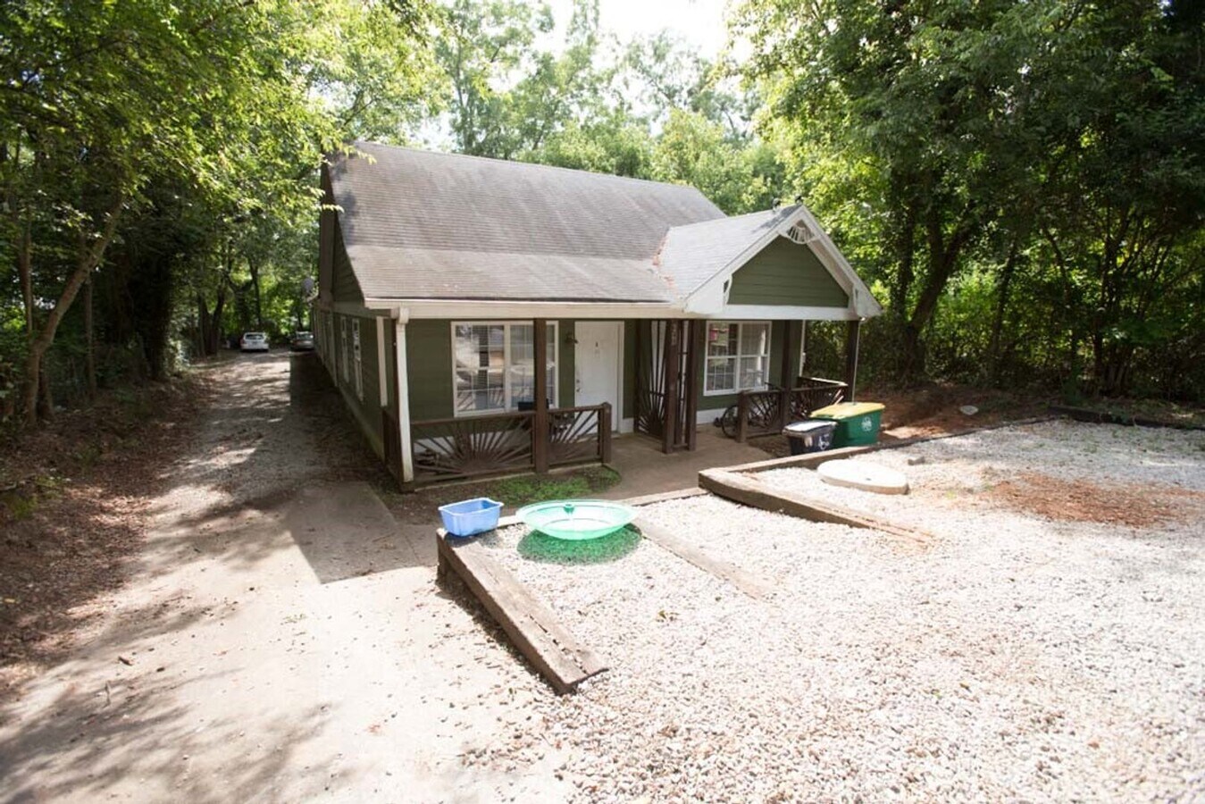 Photo - 4 Bedroom Duplex with Granite Countertops ...