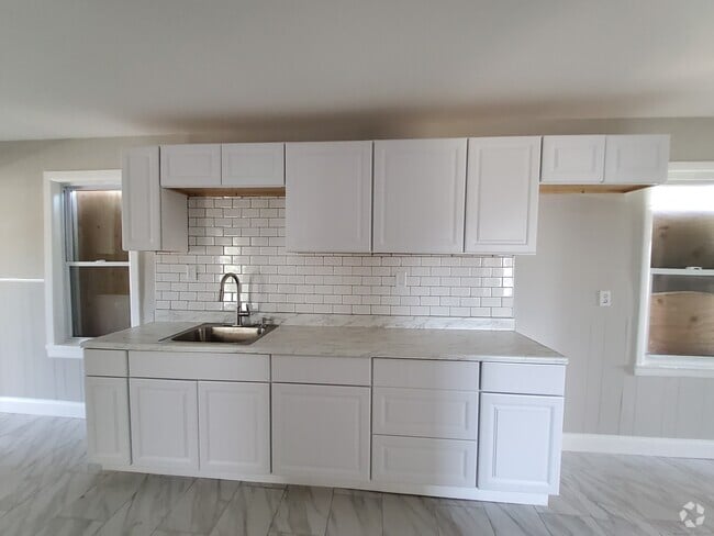 Building Photo - 109 Chapel St Unit 2 Rental
