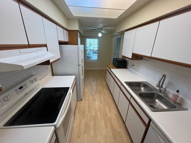 Photo - 833 Gas Light Ln