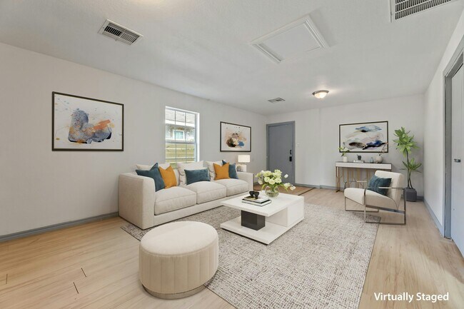 Photo - 1015 E 36th St