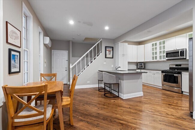 Photo - 2553 N Southport Ave