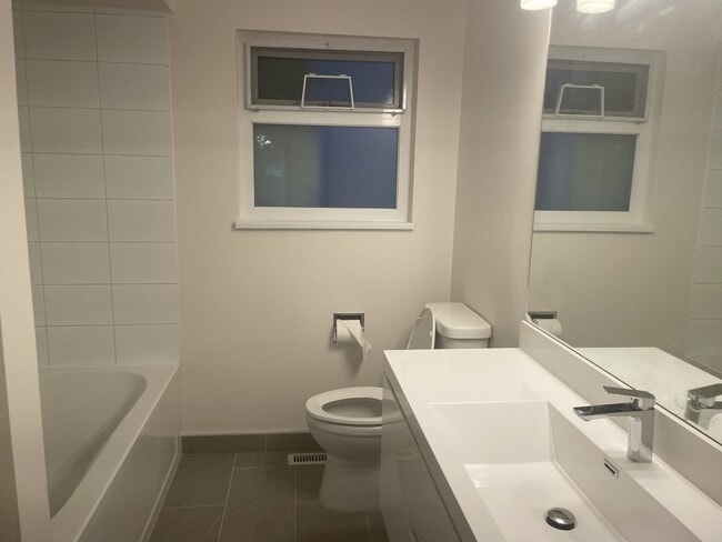 Photo - 12230-12188 188 St